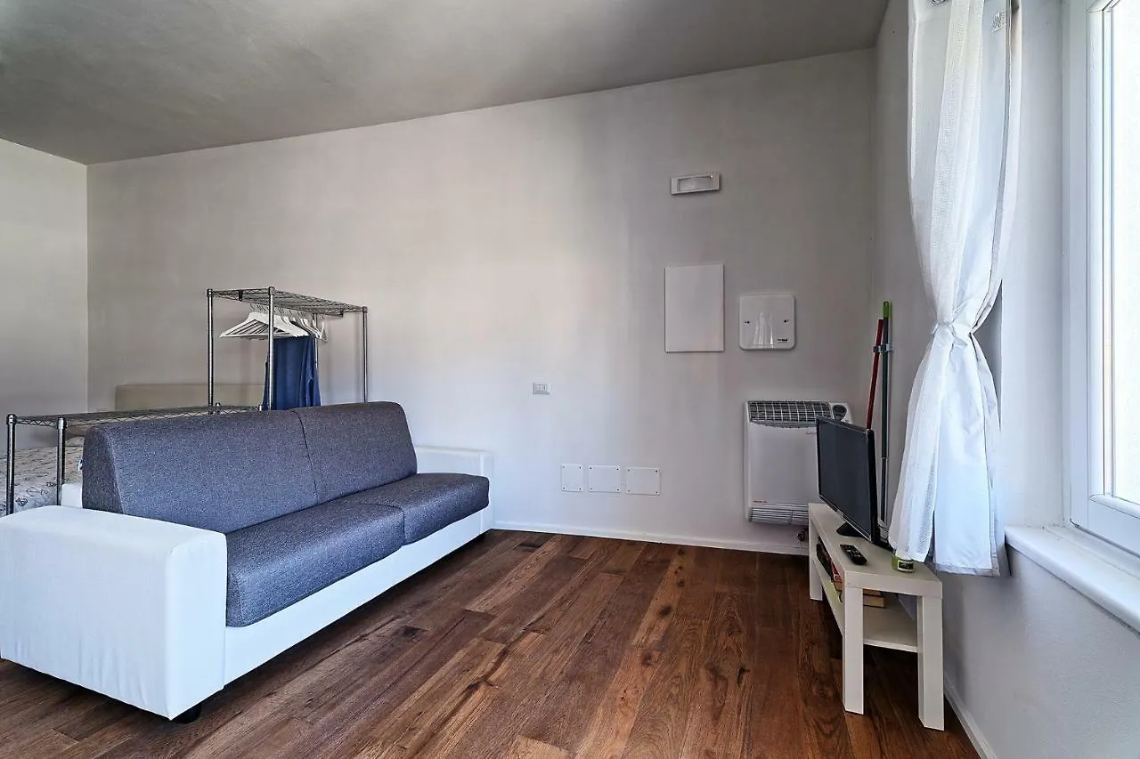 Marina Apartments Colico