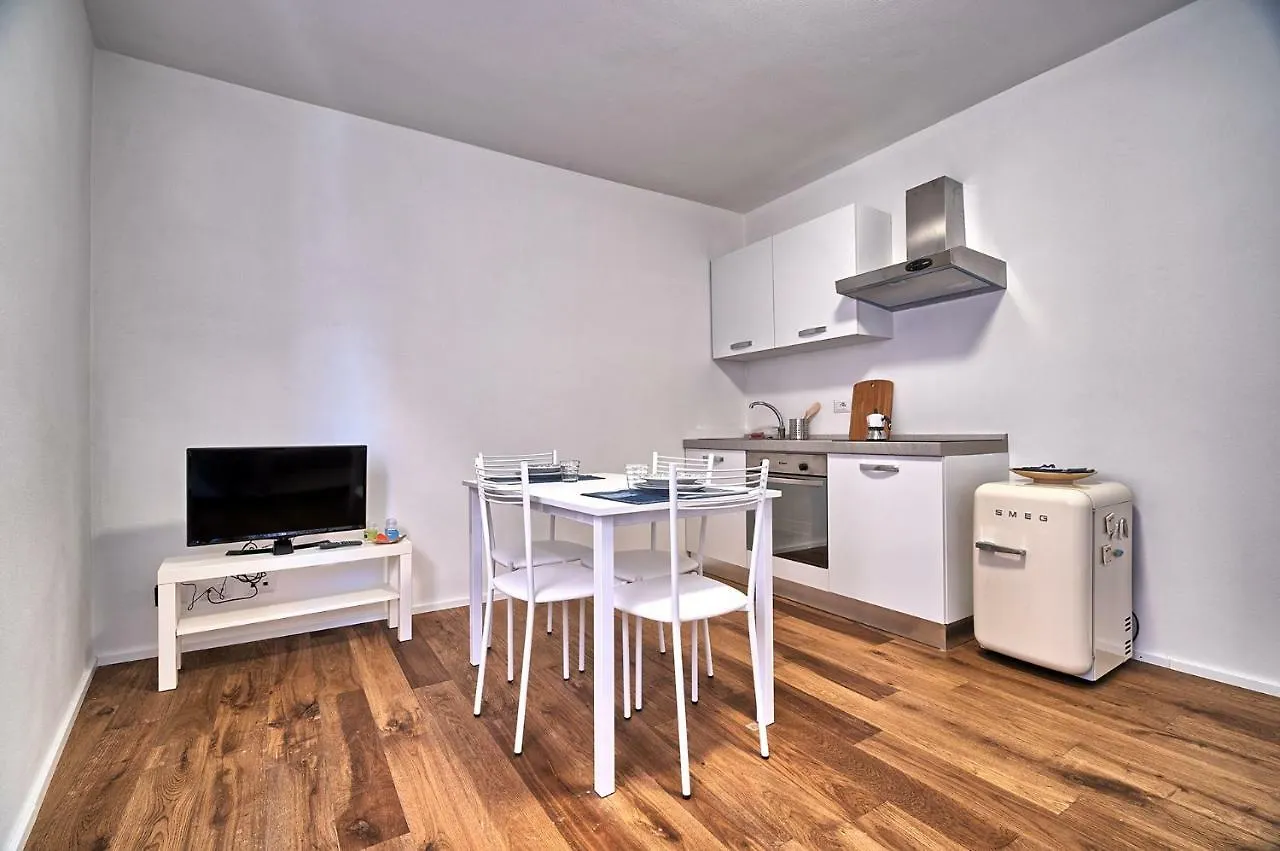 Marina Apartments Colico