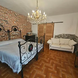 Apartment Ground Floor- Pet Friendly Stay-private Garden-parking-lake View - Bike Friendly House, Colico
